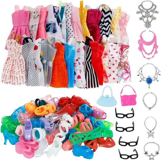 32-delige set poppenkleertjes, schoenen, tassen, kettingen en sieradenaccessoires van Bayer Design