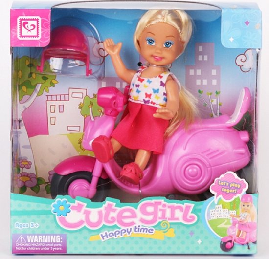 CUTE GIRL pop 9 cm met scooter