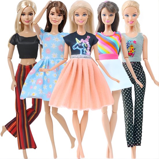 Lynn’s poppenkleertjes - Set ‘Demi’ - Geschikt voor Barbie pop - Set van 5 outfits - Kleding voor modepoppen - Cadeauzakje van Merkloos