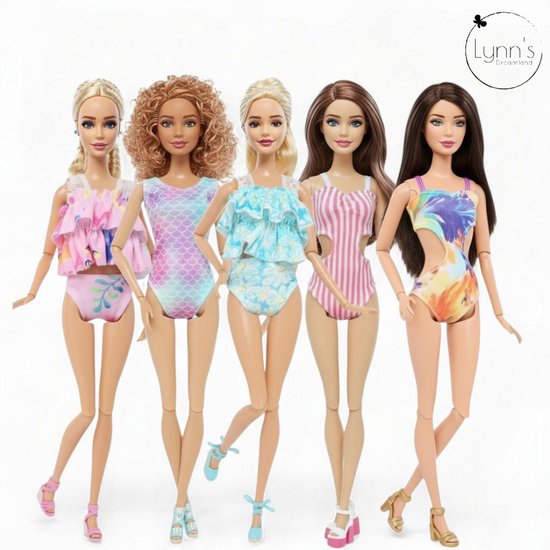Lynn’s poppenkleertjes - Set ‘Imke’ - Geschikt voor modepop - Set van 3 badpakken, 2 bikini's en 5 paar schoenen - Zwemkleding voor modepoppen - Cadeauzakje van Merkloos