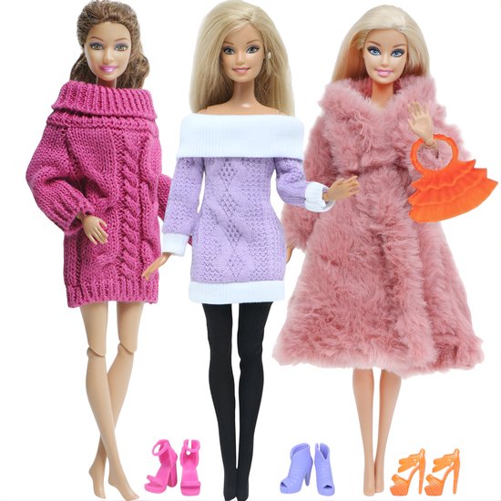 Lynn’s poppenkleertjes - Set ‘Lea’ - Geschikt voor Barbie pop - Set van 3 winter outfits, 3 paar schoenen, 1 handtas - Kledingset voor modepoppen - Cadeauzakje van Merkloos