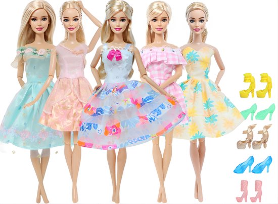 Lynn’s poppenkleertjes - Set ‘Luna’ - Geschikt voor Barbie pop - Set van 5 outfits en 5 paar schoenen - Kleding voor modepoppen - Cadeauzakje van Lynn’s