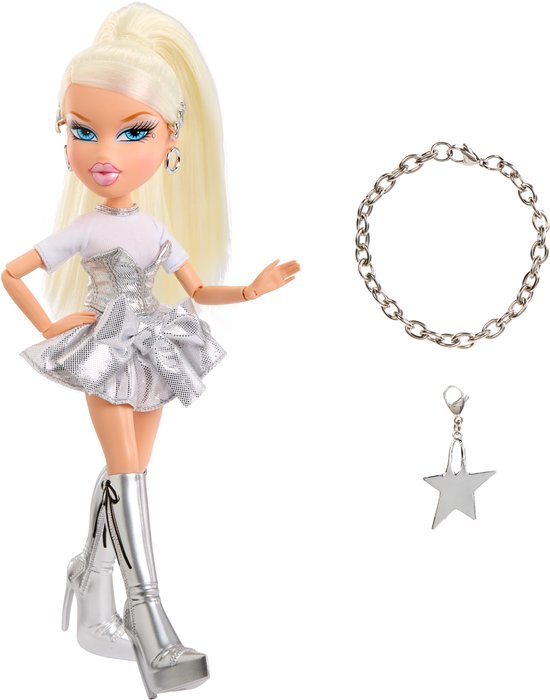 MGA Bratz Charmz modepop Cloe met bedelarmband en accessoires.