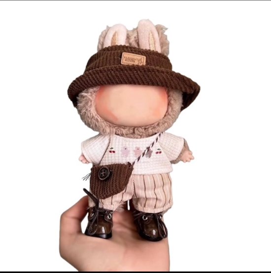 Mini Poppenkleding Set – Handgemaakte 17 cm Outfit voor Labubu Poppen – Bruin/beige Overalls met Hoed – Alleen Kleding, Geen Pop, geen schoenen van Merkloos