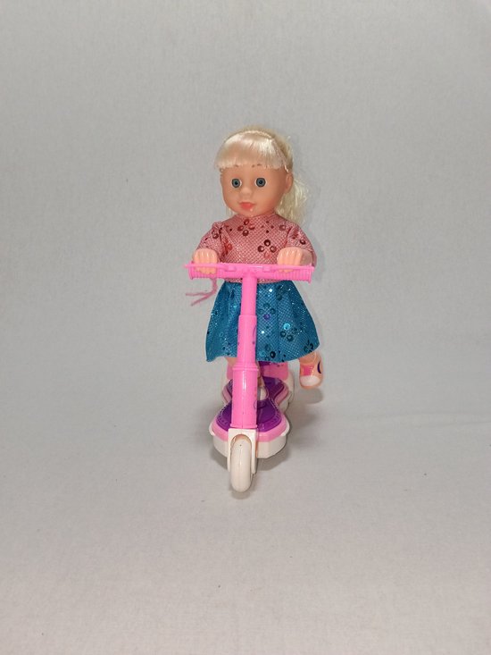 pop speelgoed pop Modepop Modepoppen Barbiepop pop speelgoed poppen modepop modepoppen speelgoed scooter step